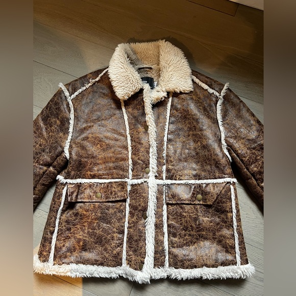 Urban Outfitters Sherpa Button Front Lightweight Coat - Picture 3 of 9